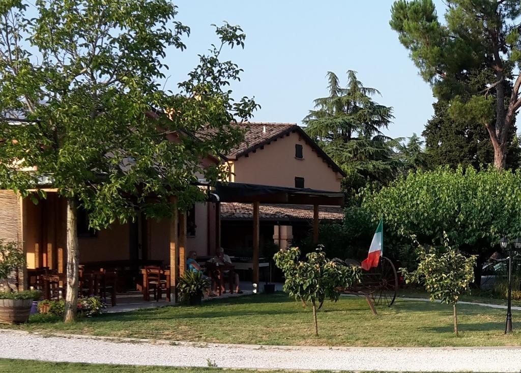 Agriturismo Perugini Bed and Breakfast Τσεζένα Εξωτερικό φωτογραφία